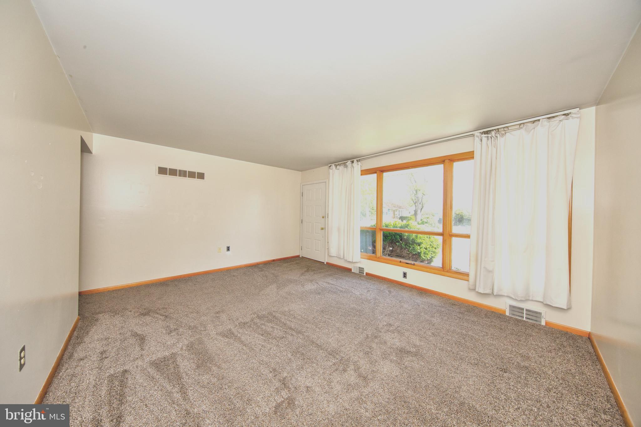 LEWIS MANOR - Residential