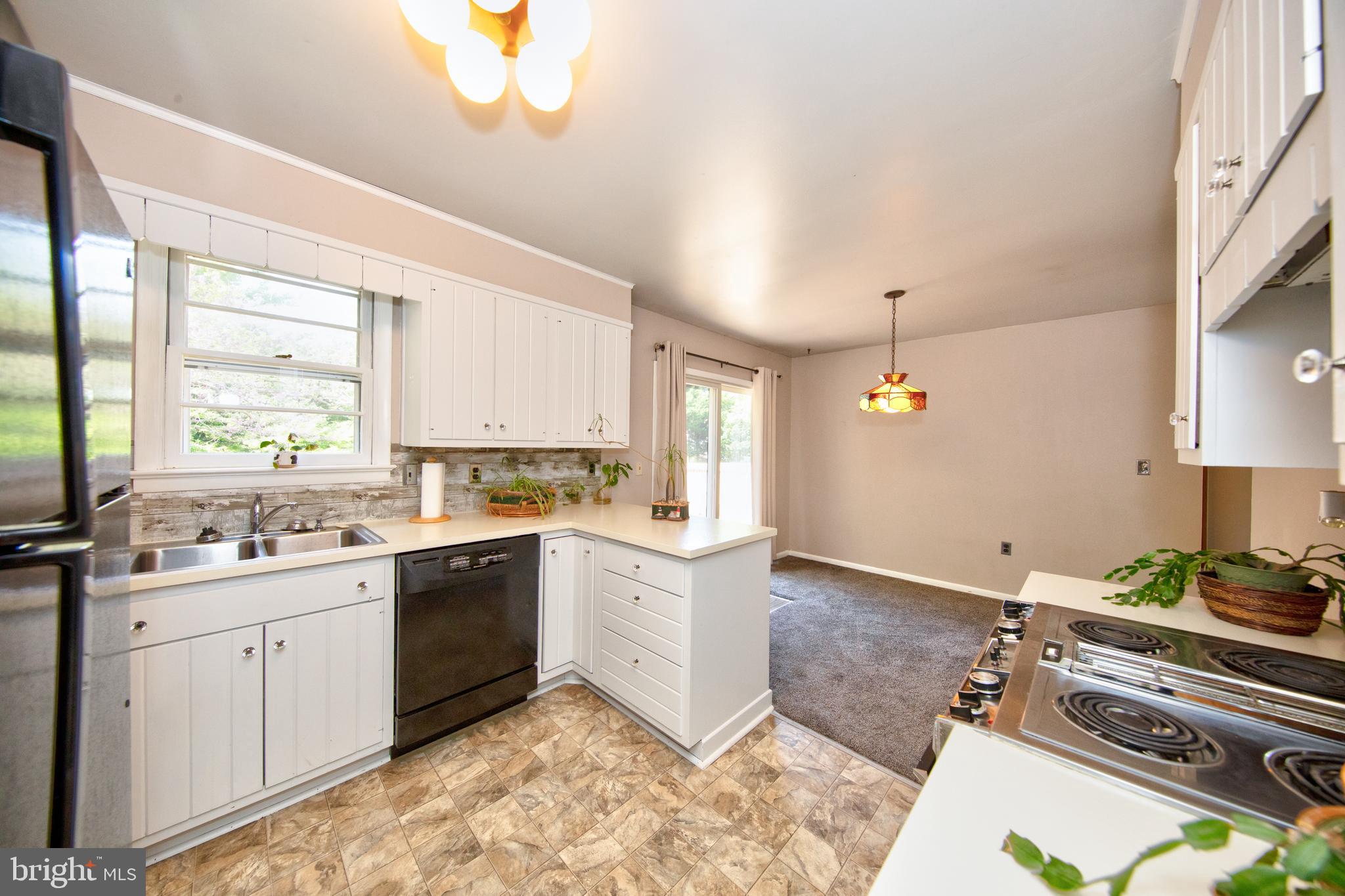 LEWIS MANOR - Residential