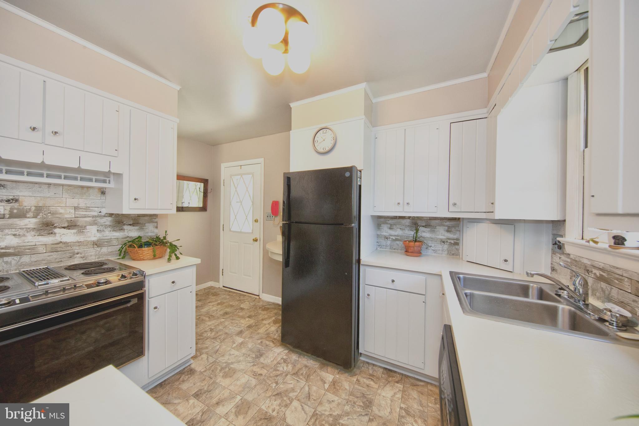 LEWIS MANOR - Residential