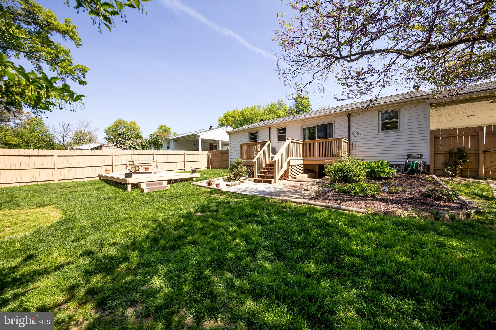 LEWIS MANOR - Residential