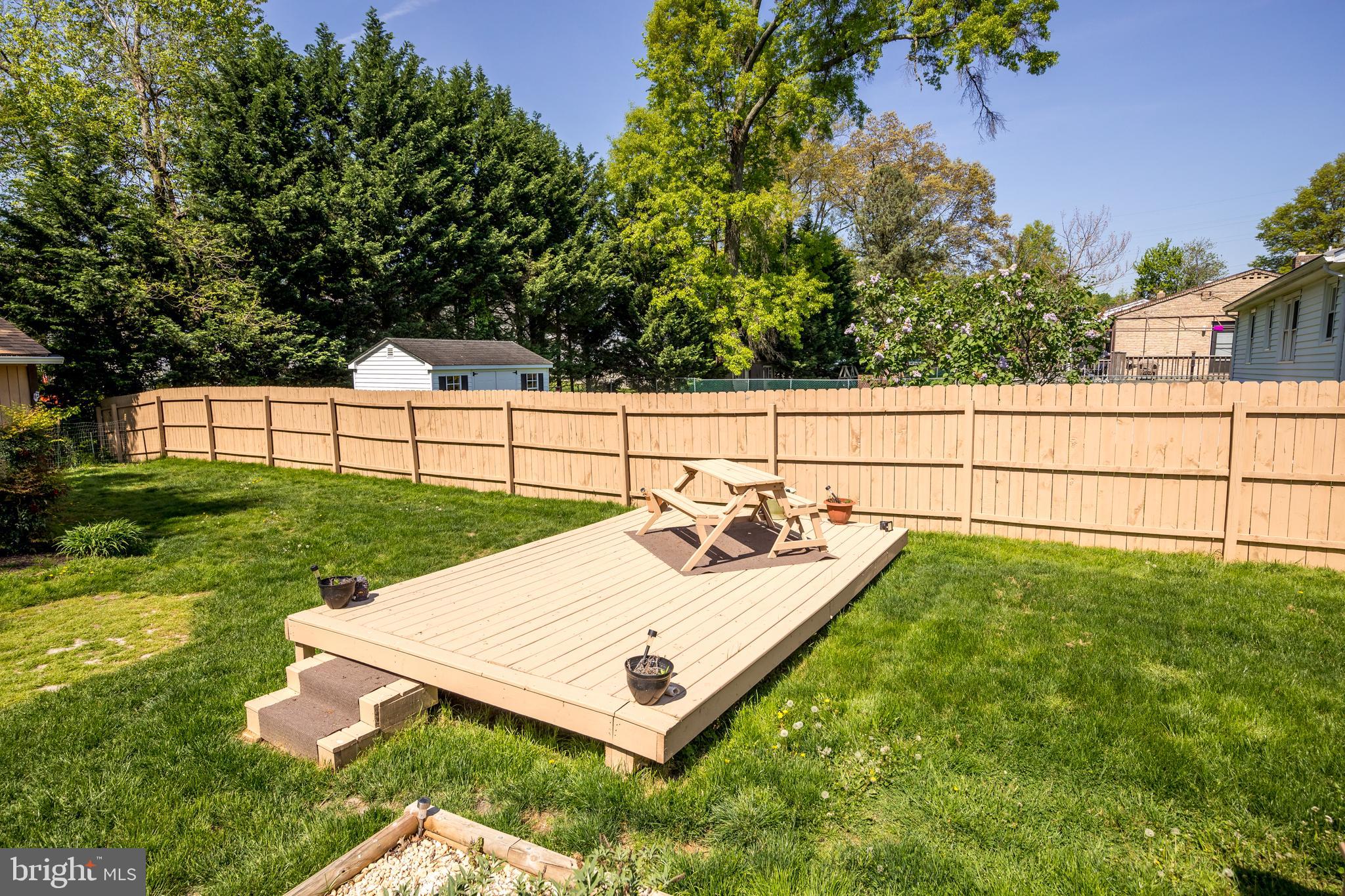 LEWIS MANOR - Residential