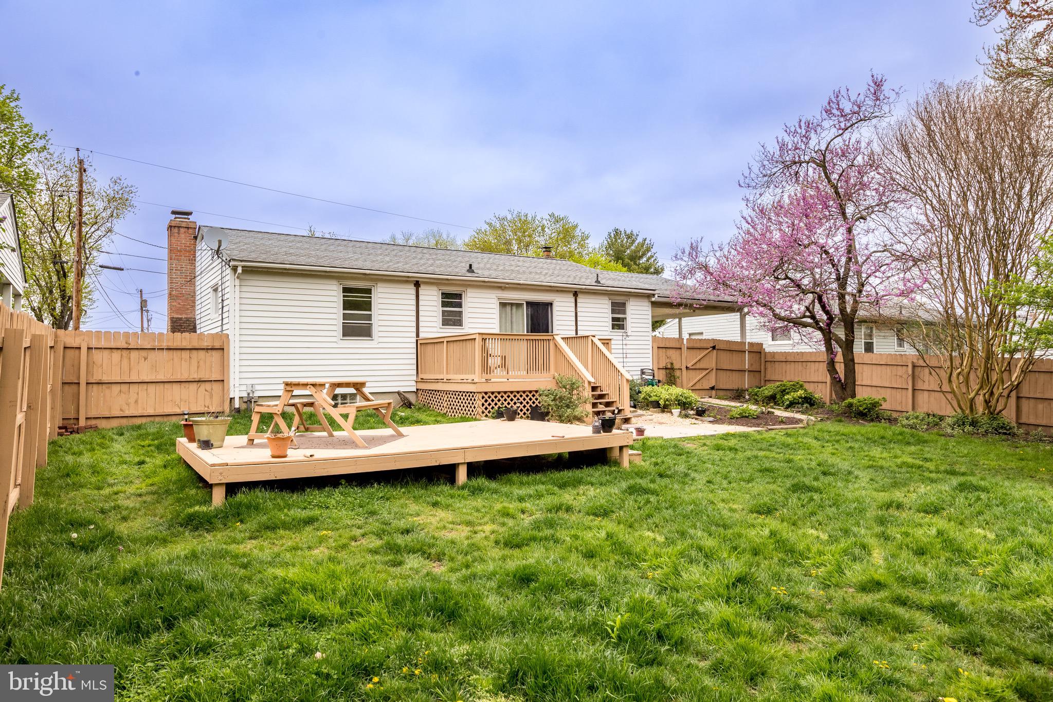 LEWIS MANOR - Residential