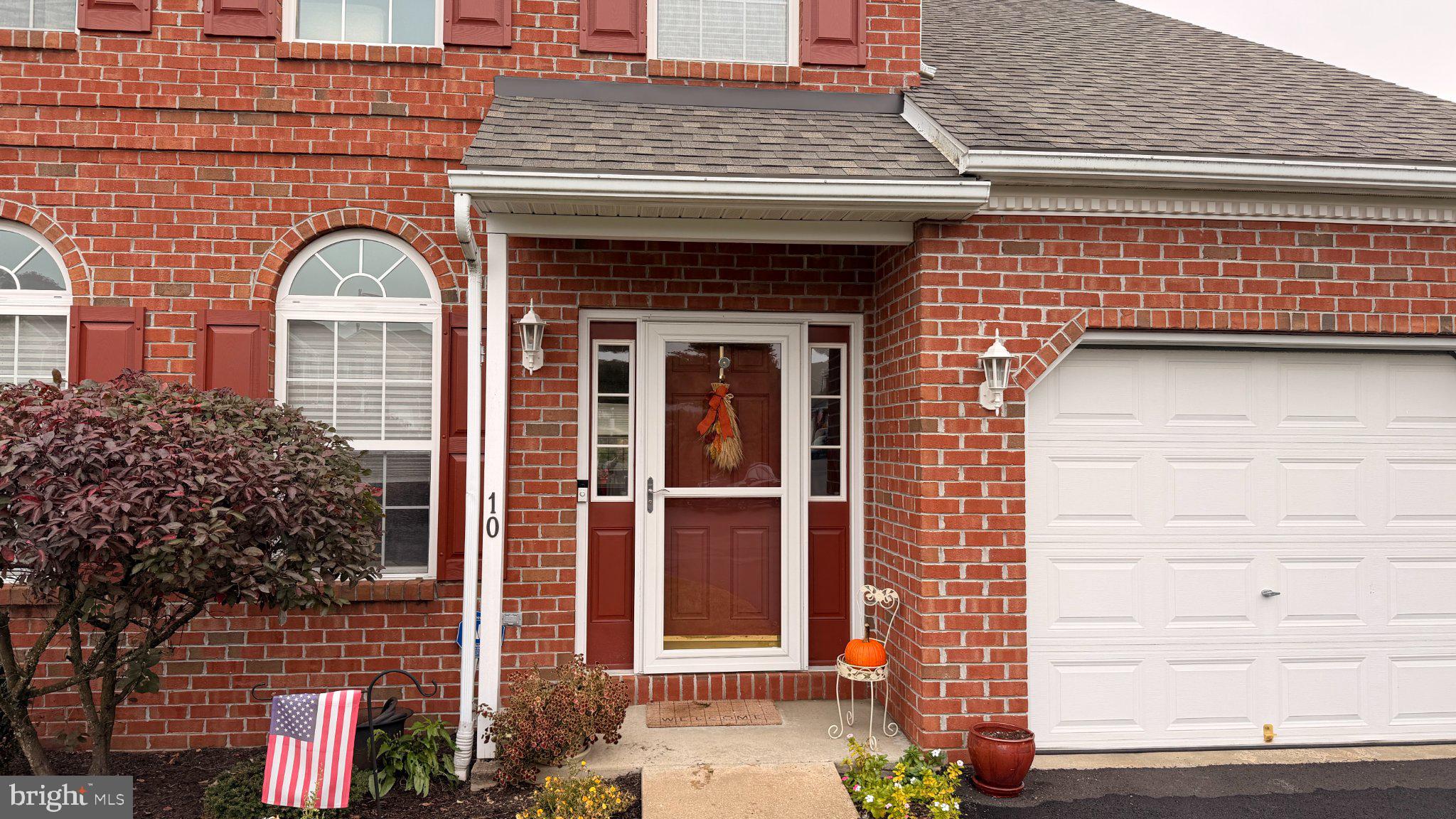 10 FALLOWFIELD CIRCLE