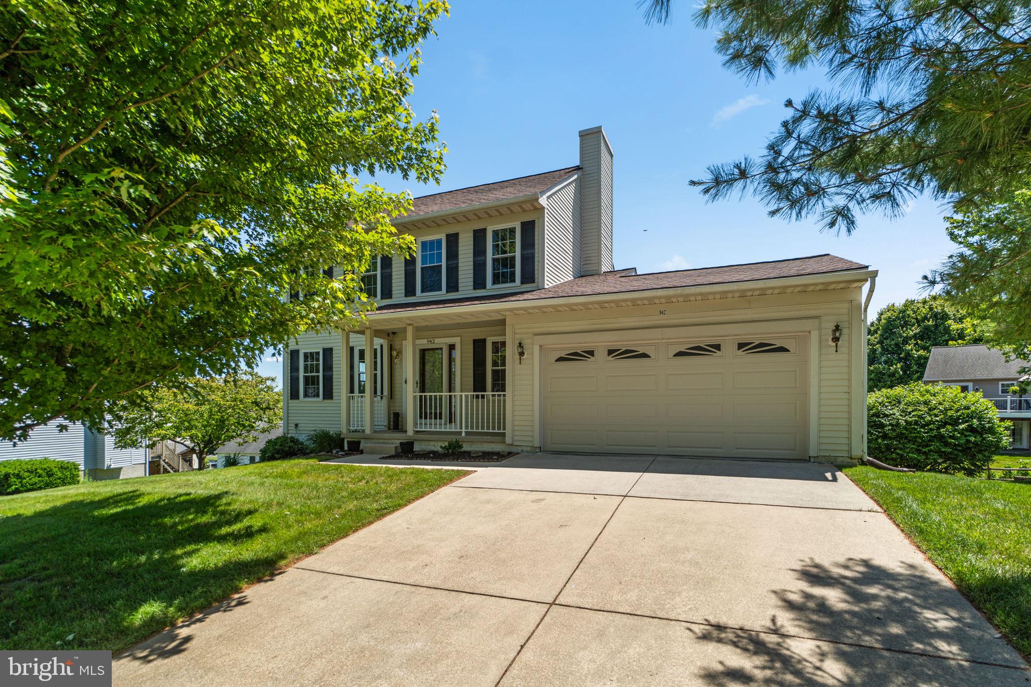 942 LITCHFIELD CIRCLE