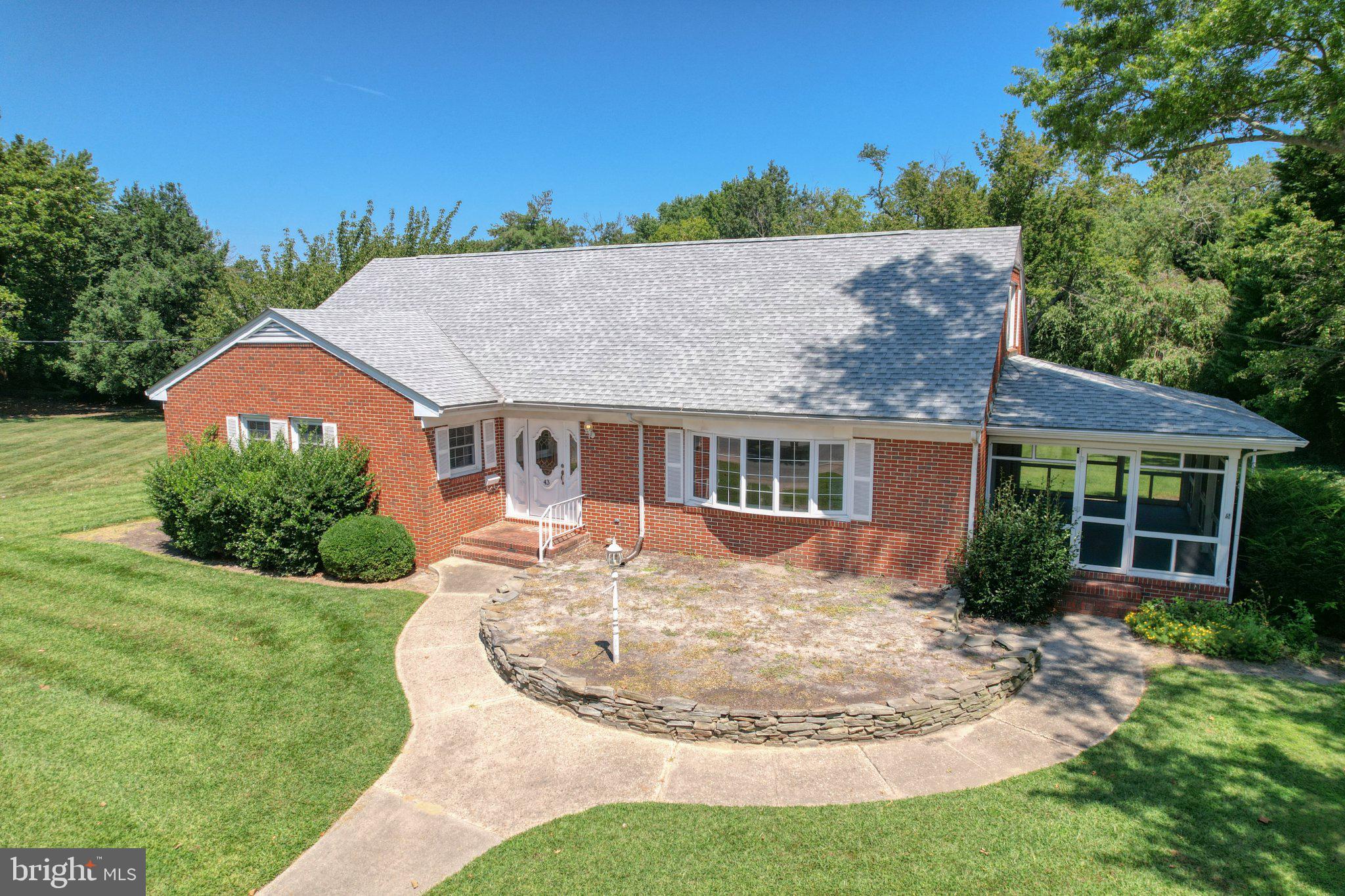 43 DEVRIES CIRCLE