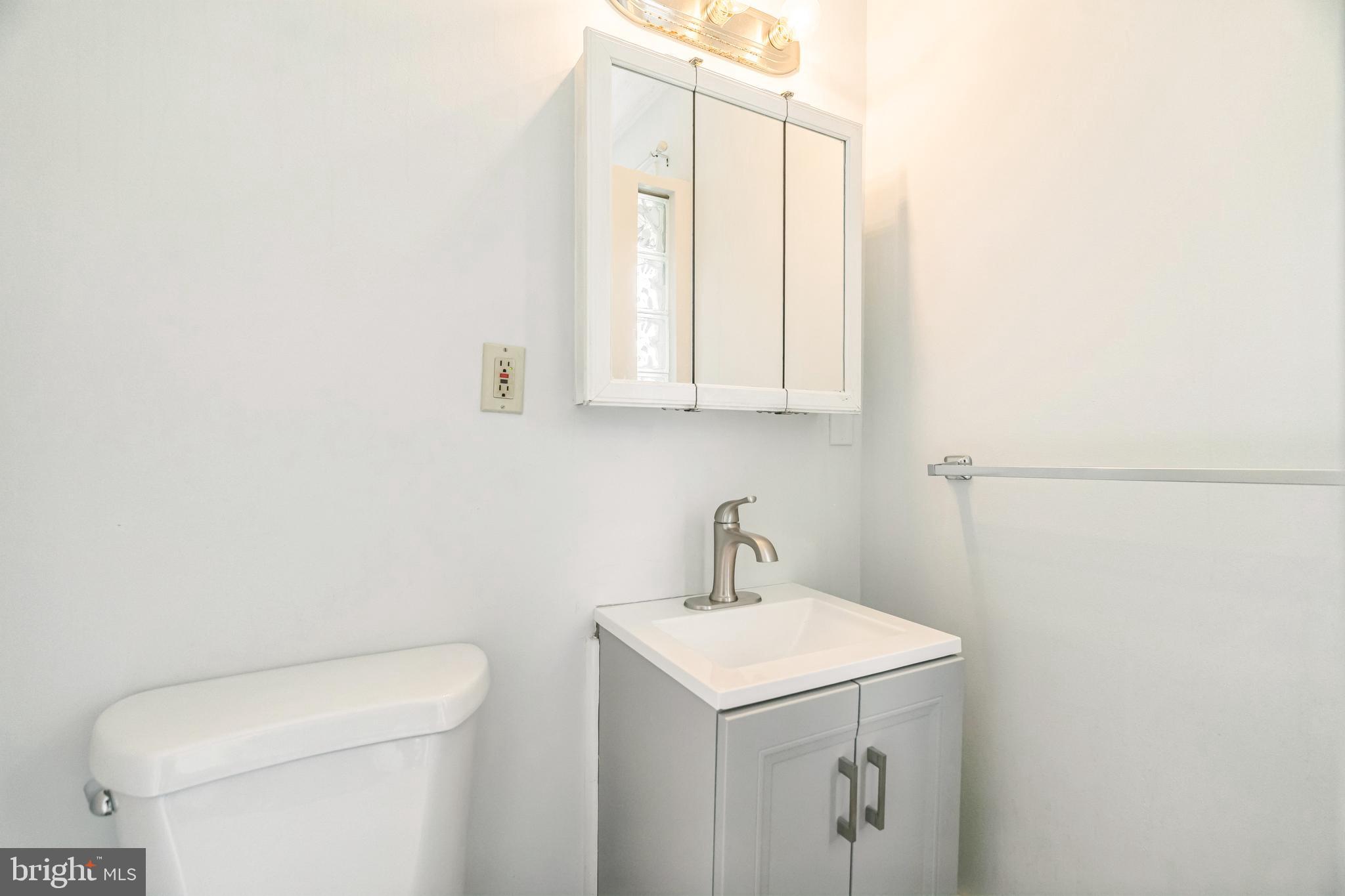 231 W WASHINGTON AVENUE 2ND FLOOR