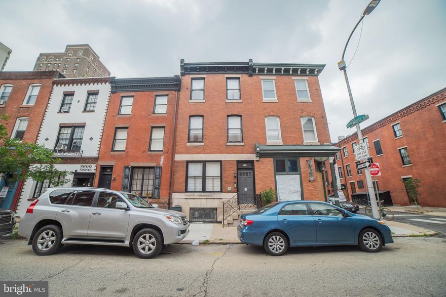 Bright and sunny studio located in the charming neighborhood of Rittenhouse square. Brand new all in one washer and dryer just installed! This unit comes with a separate kitchen, large bay window for lots of sunlight, decorative fireplace, hardwood floors and air conditioning. Ideal location just steps from Rittenhouse Square Park. Tenant responsible for Electricity. Short walk to University City, Penn, Drexel, CHOP, and the Hospital of the University of Pennsylvania.