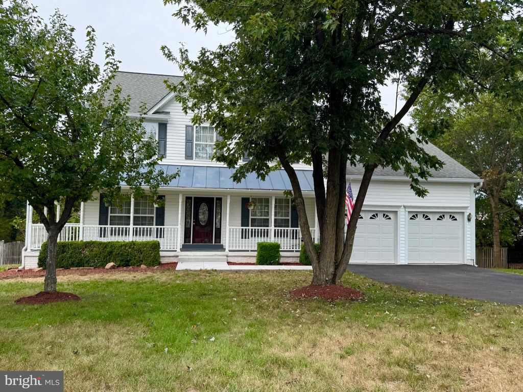 Photo of 8190 Peggys Court, GAINESVILLE, VA 20155 (MLS # VAPW2104578)
