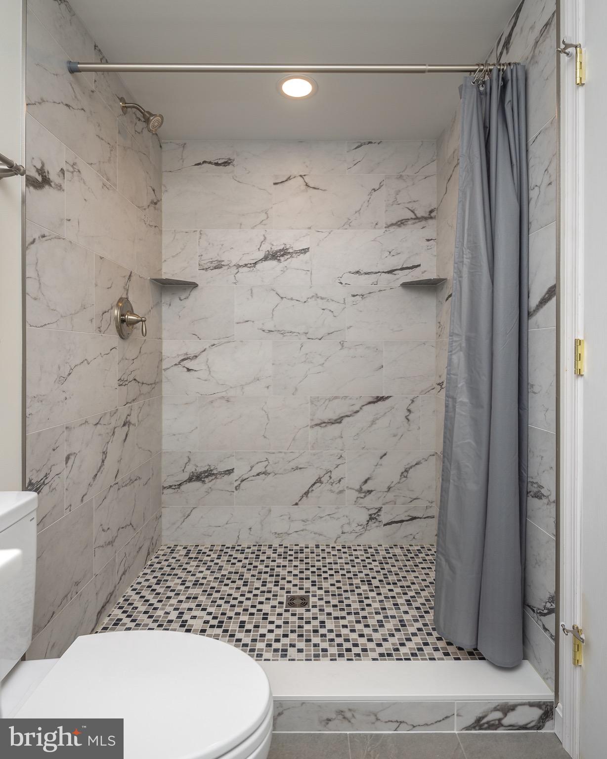 LAURIANNE WOODS - Residential