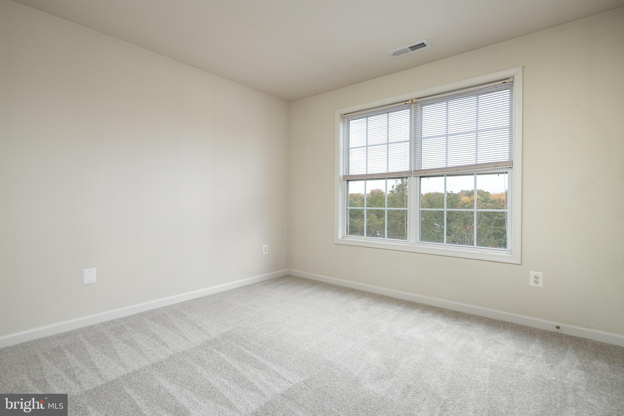 LAURIANNE WOODS - Residential