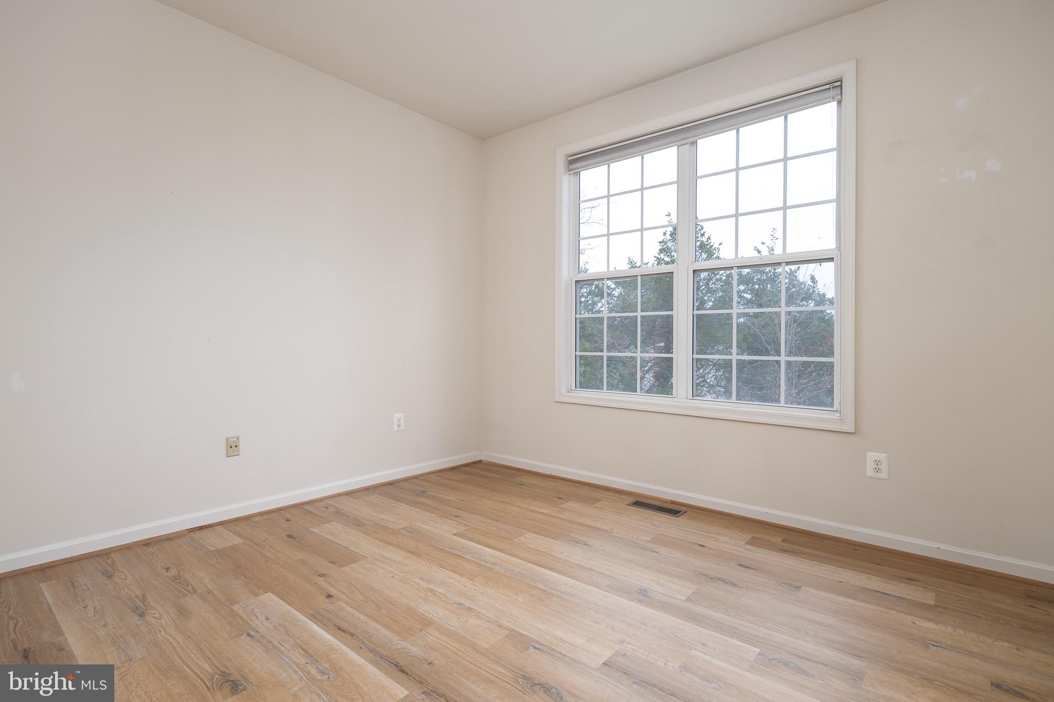 LAURIANNE WOODS - Residential