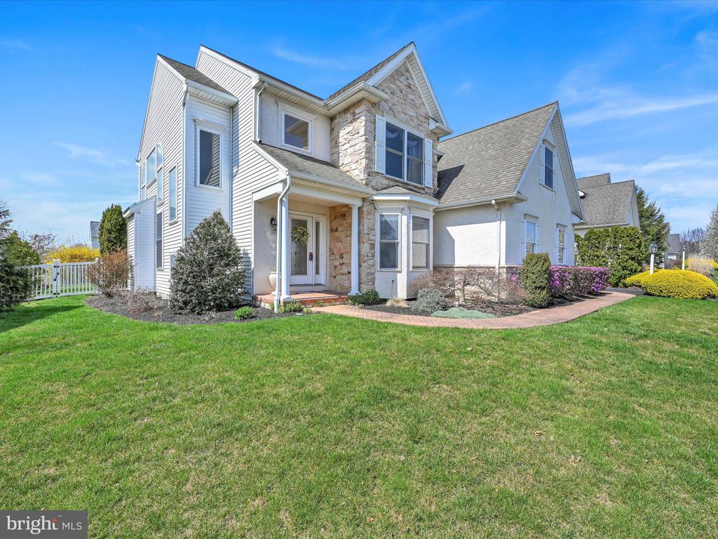 Photo of 316 BLOOMFIELD DR, LITITZ, PA 17543 (MLS # PALA2032952)