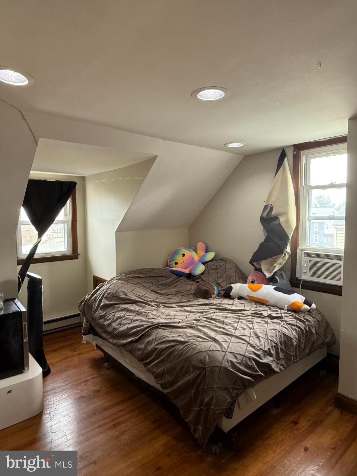 HILLCREST - Residential