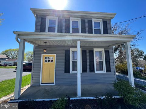 Photo of 1167 MOUNT JOY RD, MANHEIM, PA 17545 (MLS # PALA2033450)