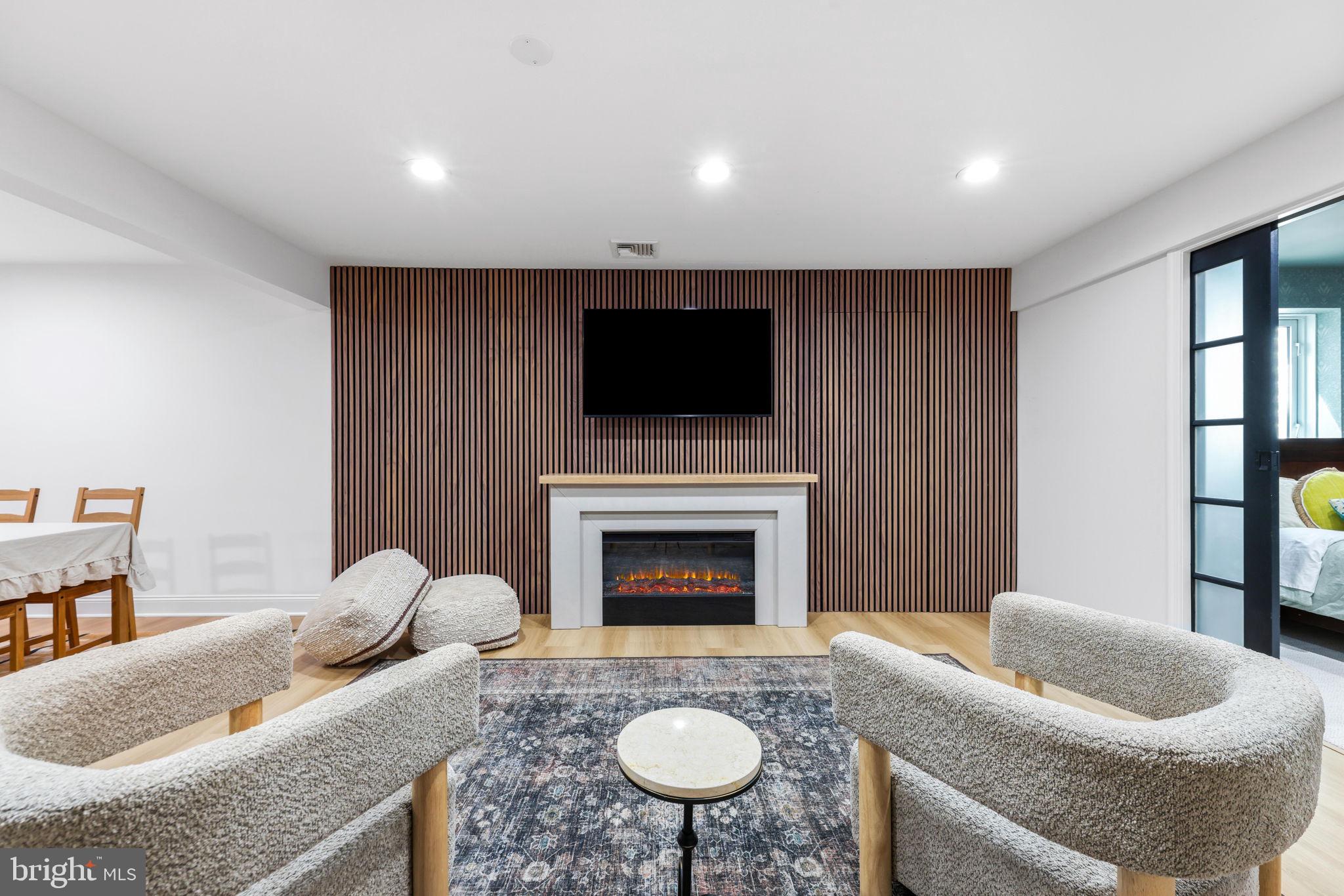 VILLAGE OF RIVER HILL - Residential