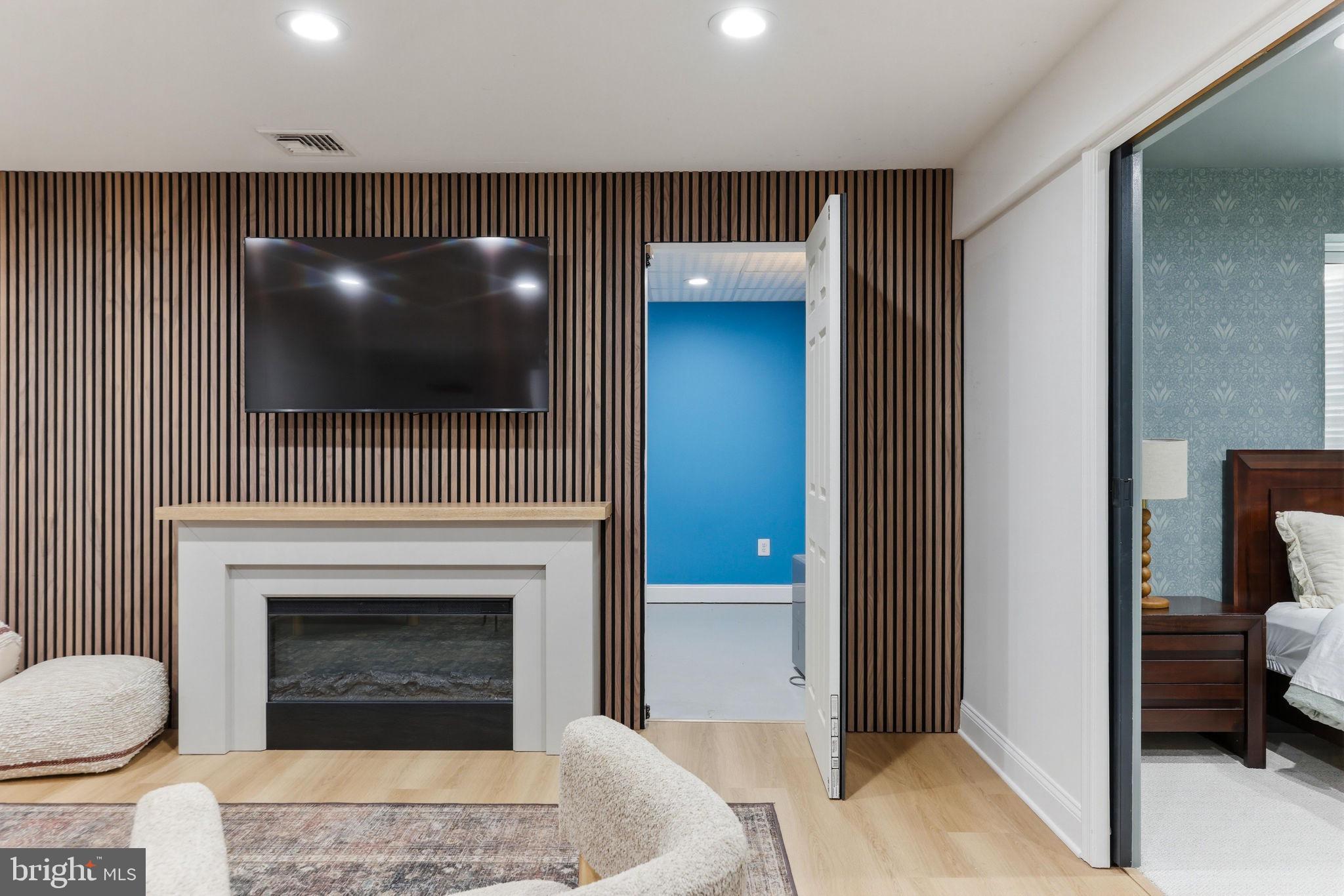 VILLAGE OF RIVER HILL - Residential