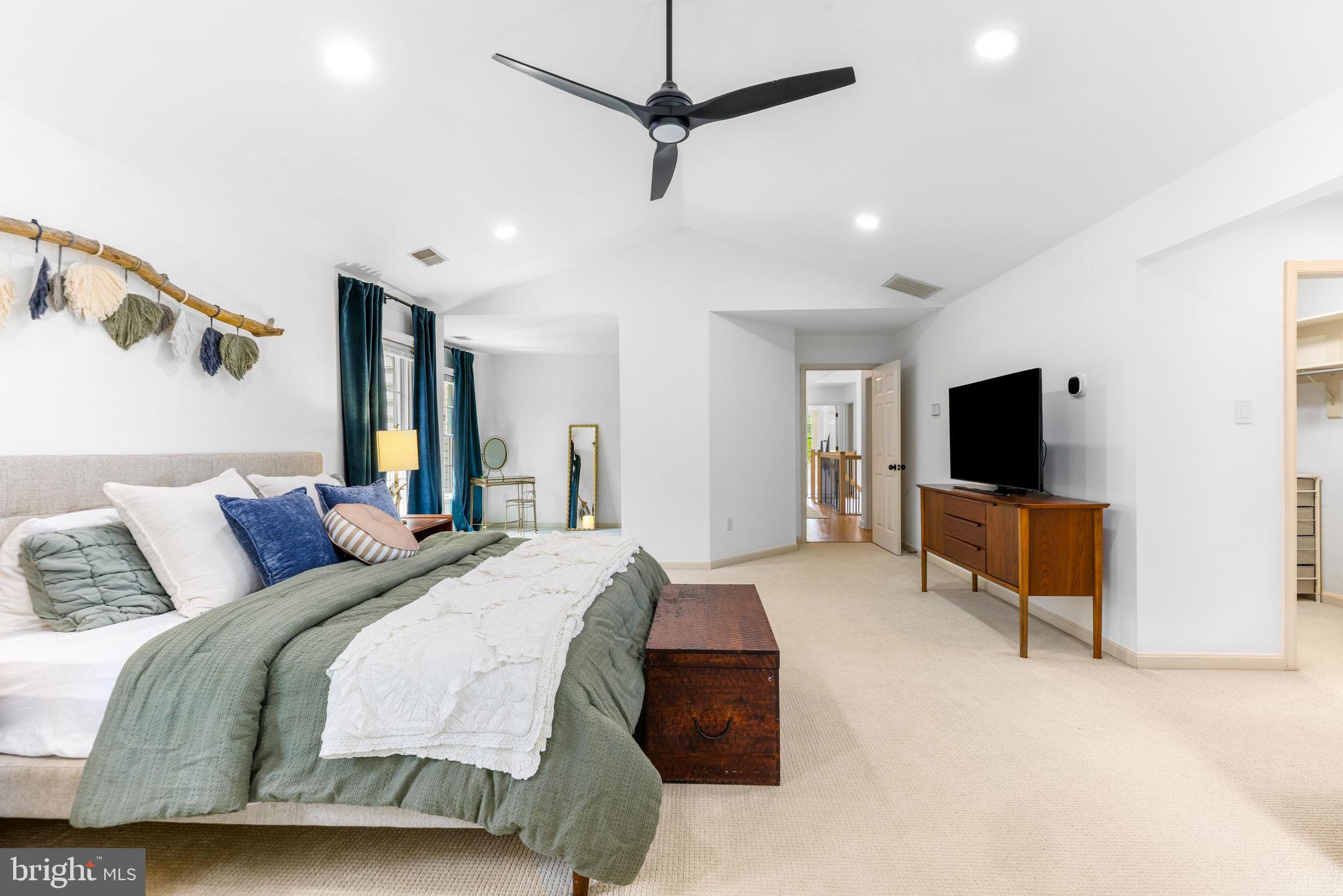 VILLAGE OF RIVER HILL - Residential