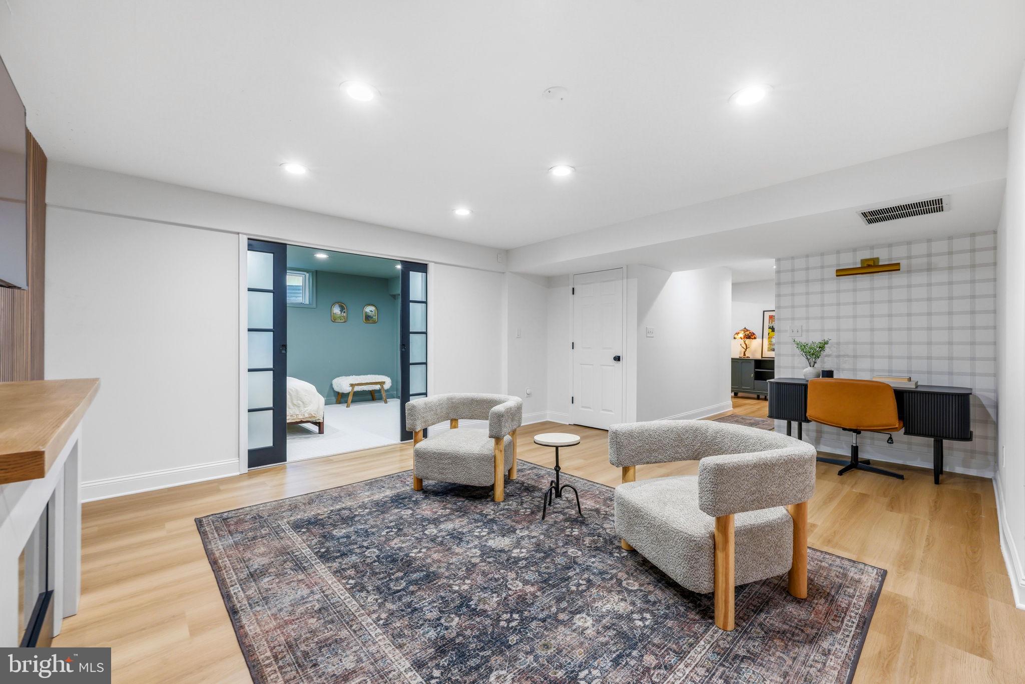 VILLAGE OF RIVER HILL - Residential