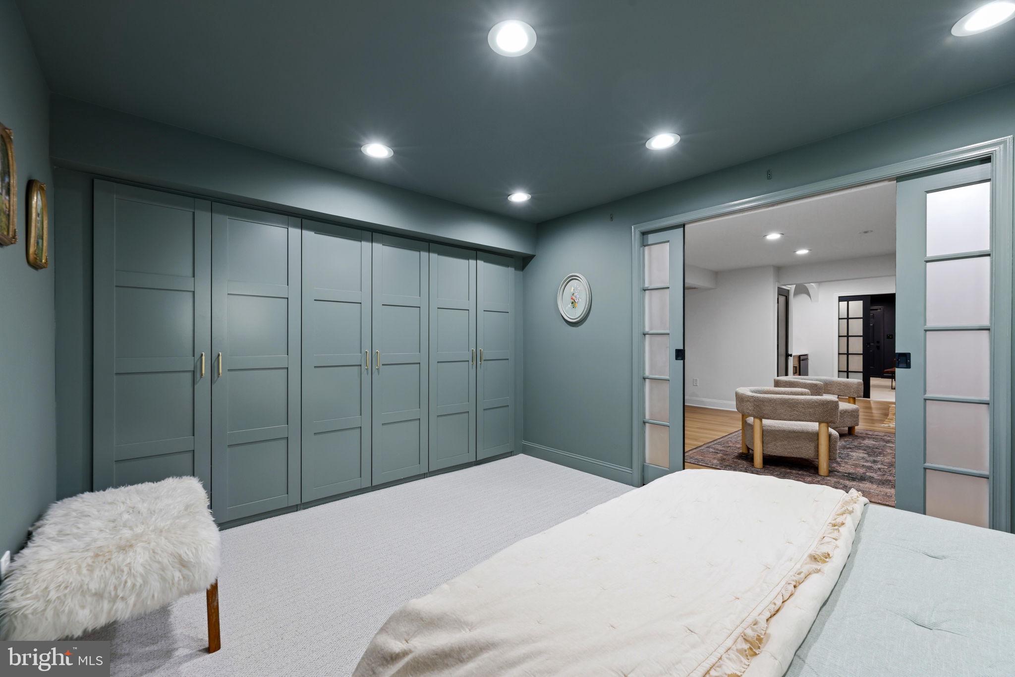 VILLAGE OF RIVER HILL - Residential