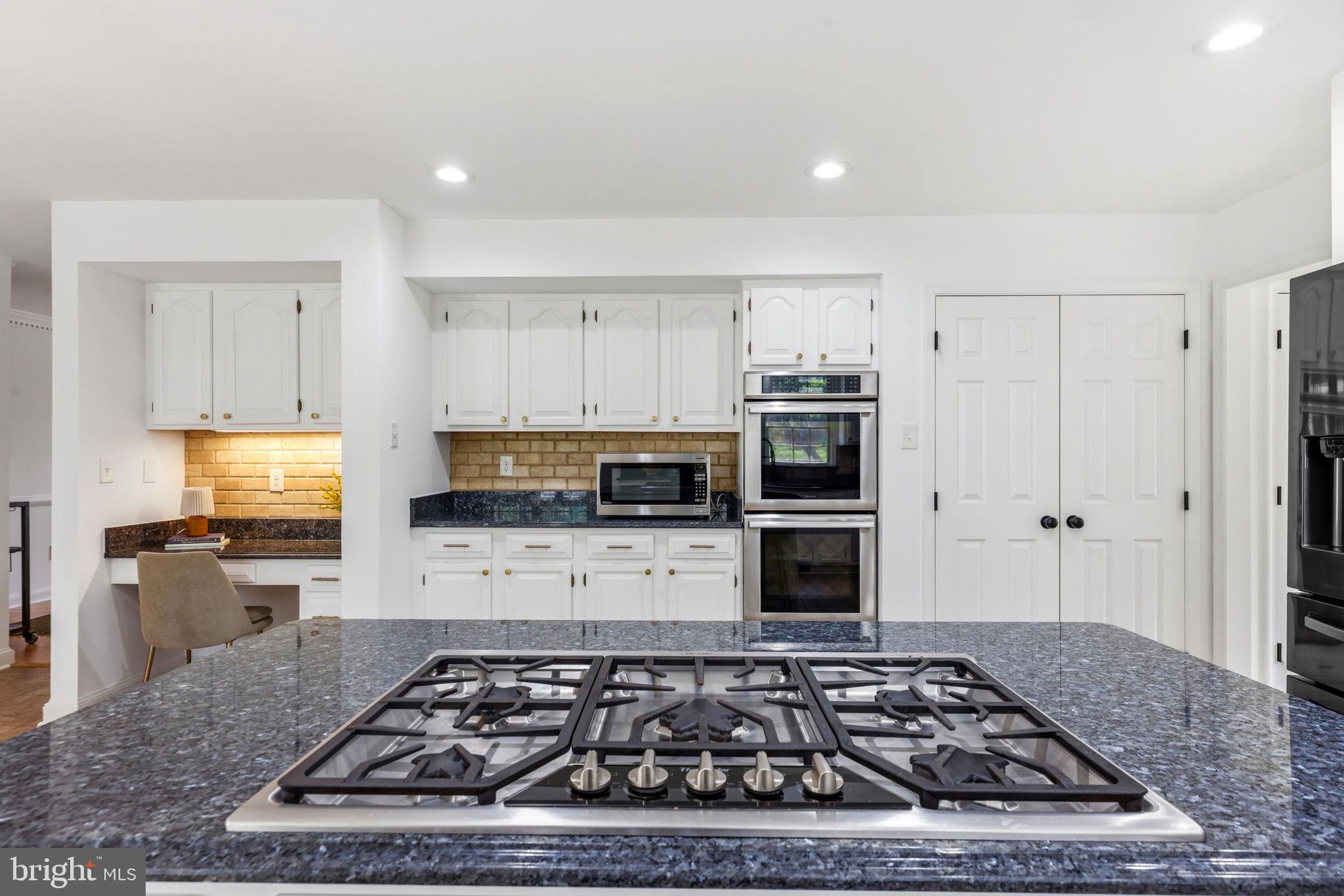 VILLAGE OF RIVER HILL - Residential