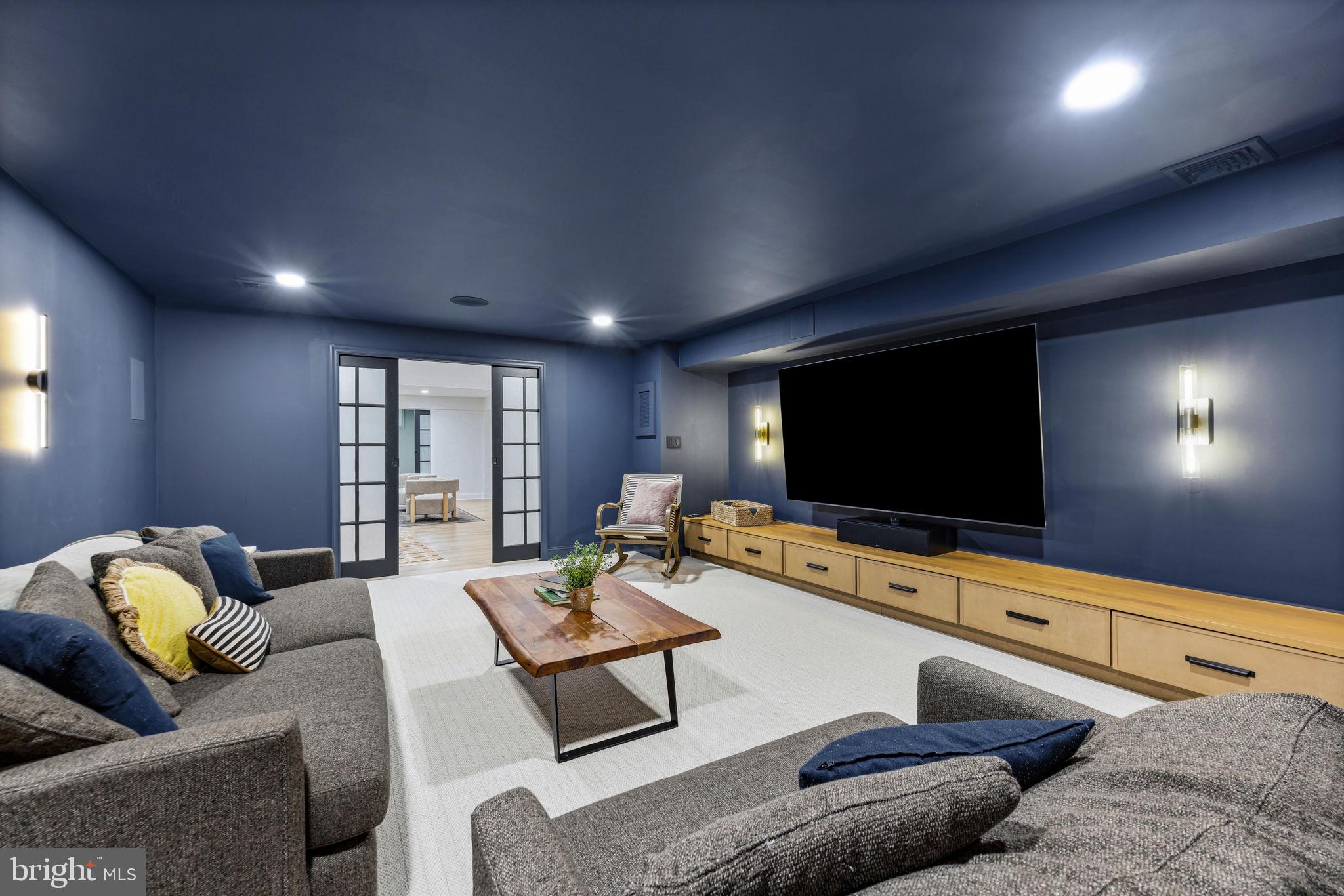 VILLAGE OF RIVER HILL - Residential