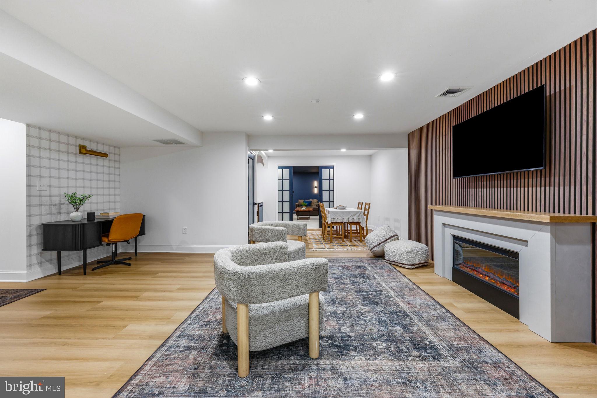 VILLAGE OF RIVER HILL - Residential