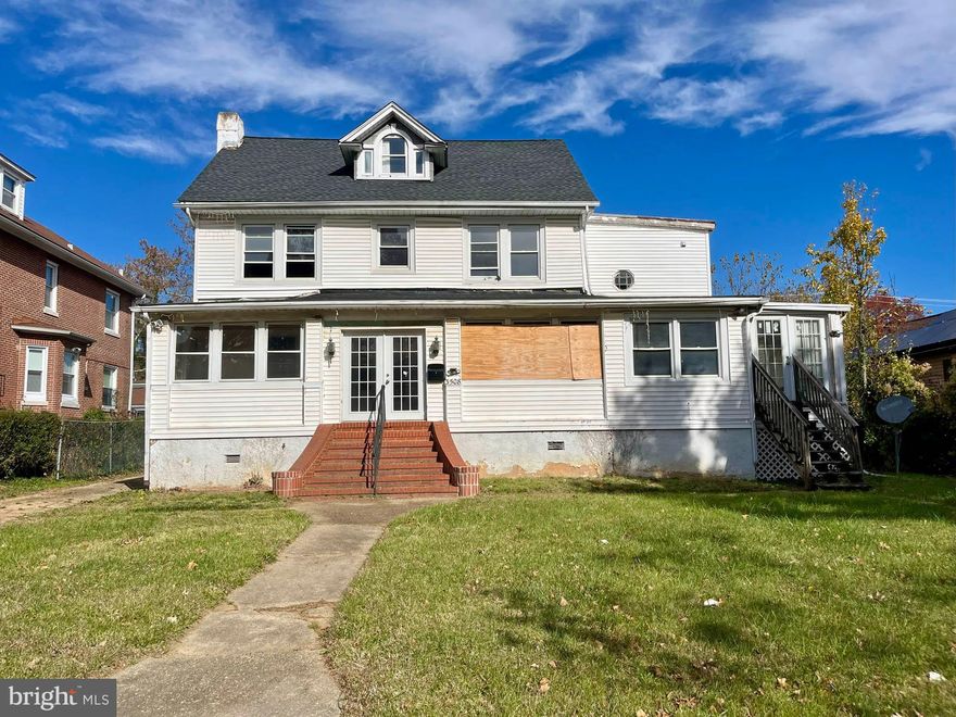 ONLINE REAL ESTATE AUCTION!! RENOVATION OPPORTUNITY!! Online Bidding Opens - Friday, December 5, 2025. Online Bidding Closes - Monday, December 8, 2025 at 11:00 AM. List price is opening bid only. Two Story Vinyl-Sided Cottage, built in 1922, containing 2,838 square feet of living area and 1,577 square feet of basement space, according to public tax records. The home has a two-car detached garage, composition shingle roof, vinyl-clad double-hung windows, rear sun deck and a concrete block basement foundation. The home was previously used as two apartments, but has been gutted and framed for single family occupancy. Some original hardwood floors remain. The condition of the mechanical systems is unknown. Bathrooms are designated spaces, but are not functioning.