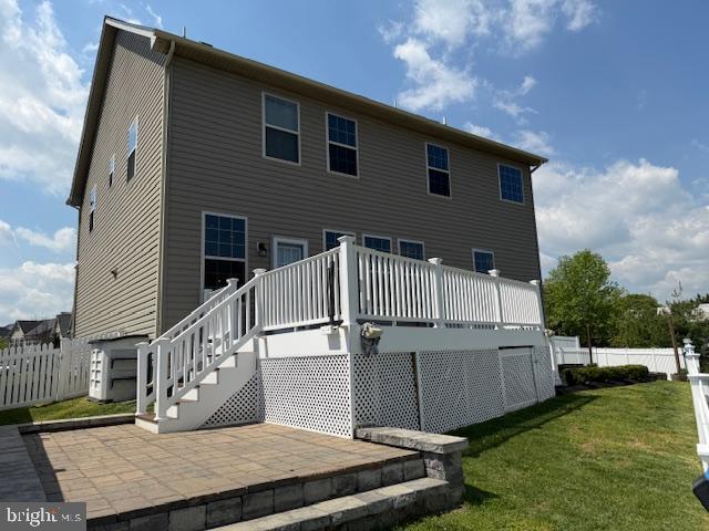 605 STRAWBERRY ROW