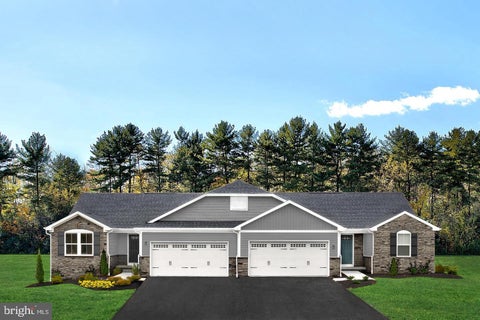 Townhouse For Sale - 702 Mina Circle<br/> Franklin County, GREENCASTLE, PA 17225