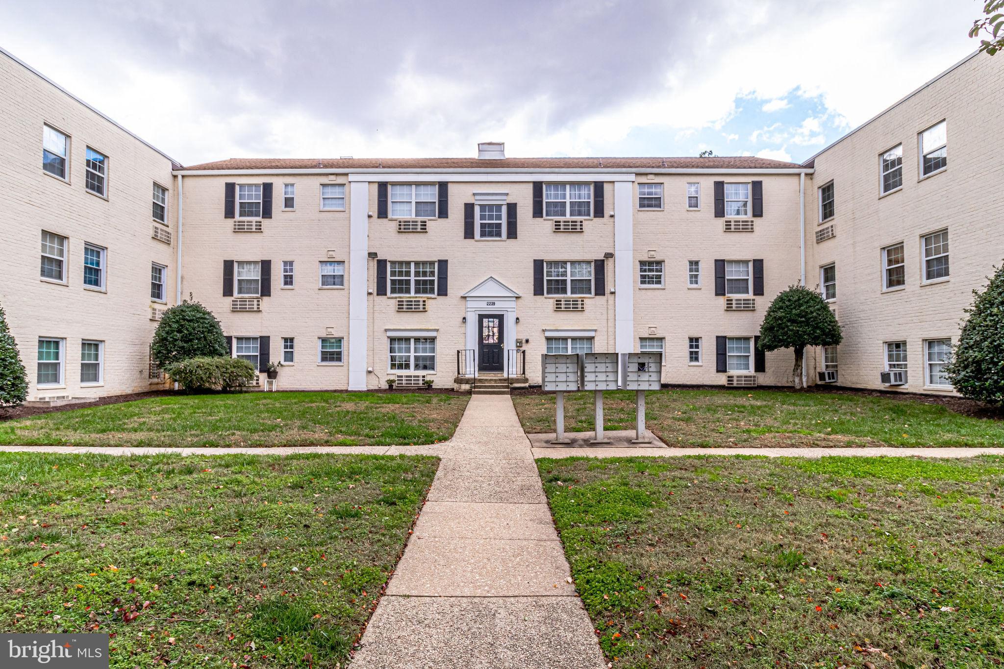 FARRINGTON PLACE - Residential Lease