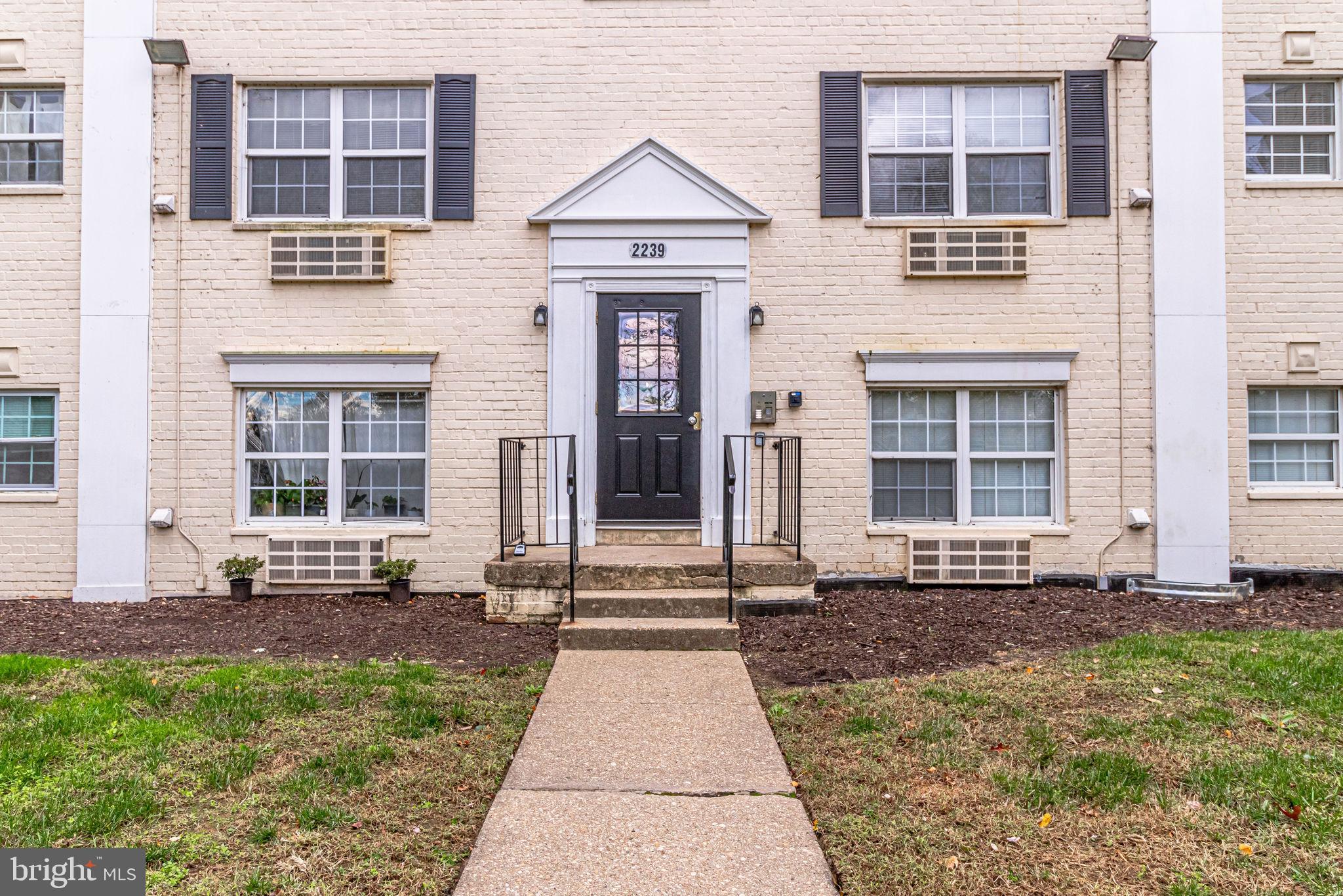 FARRINGTON PLACE - Residential Lease