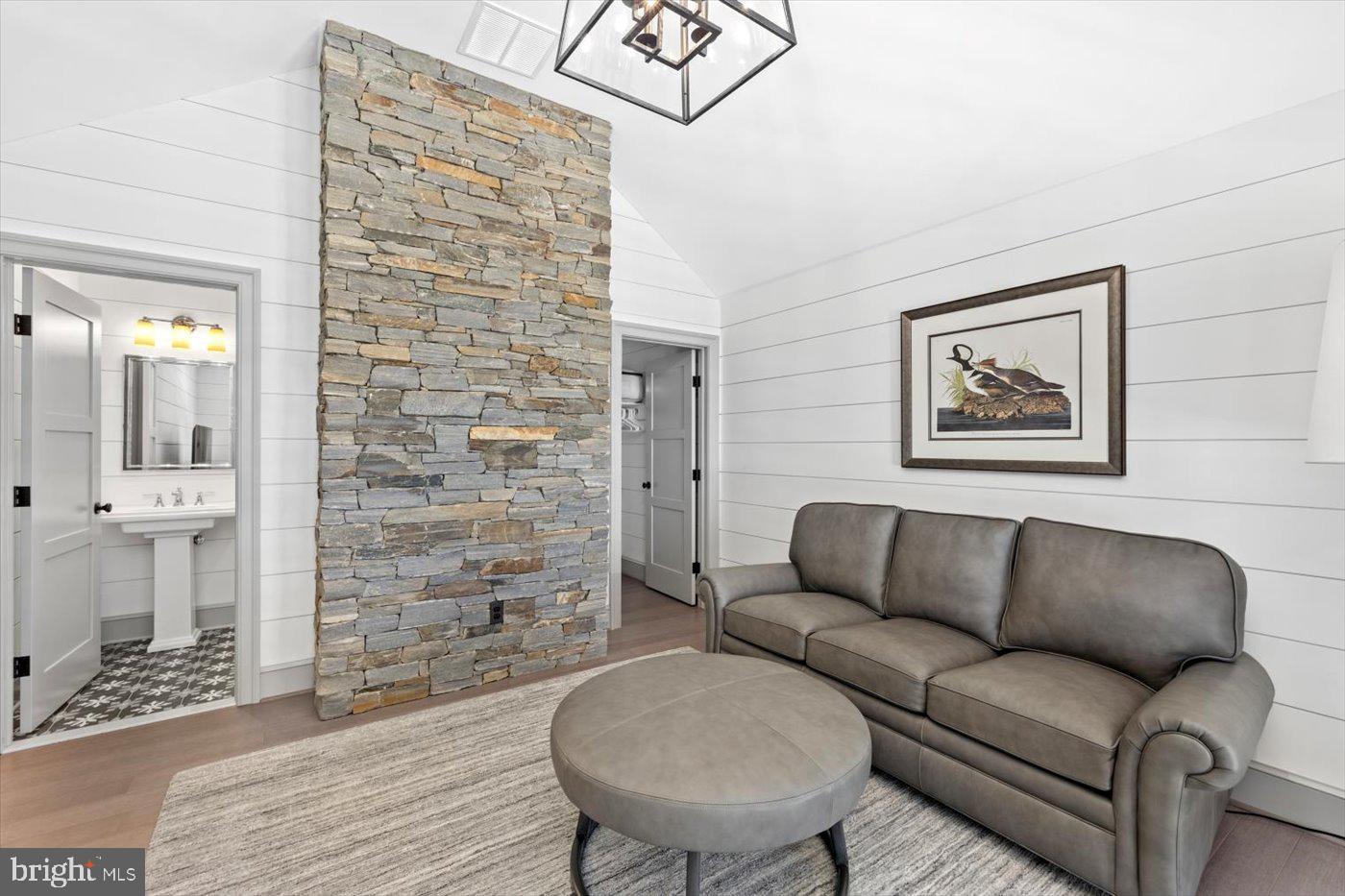 SEVEN SPRINGS FARM - Residential