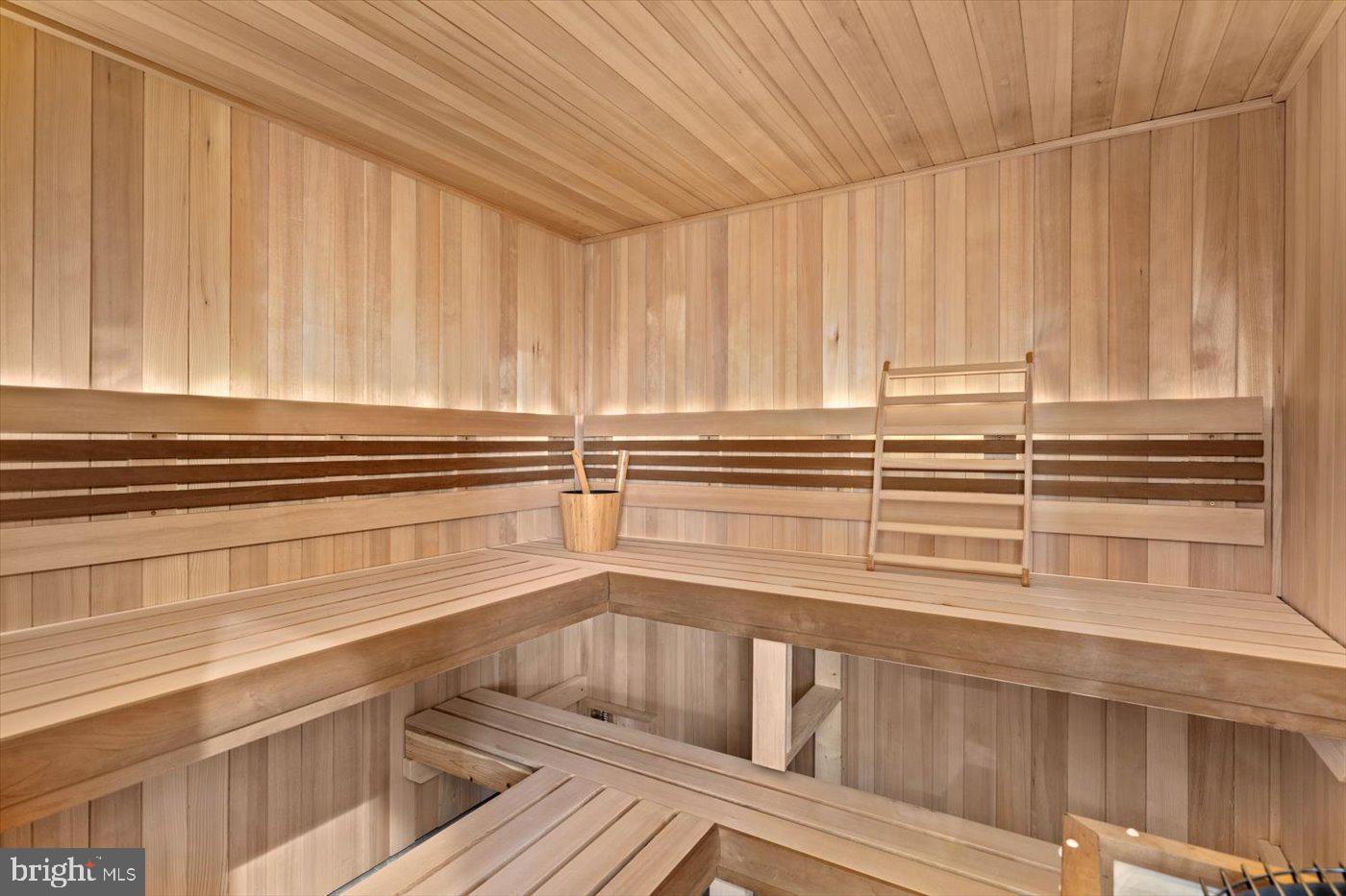 SEVEN SPRINGS FARM - Residential