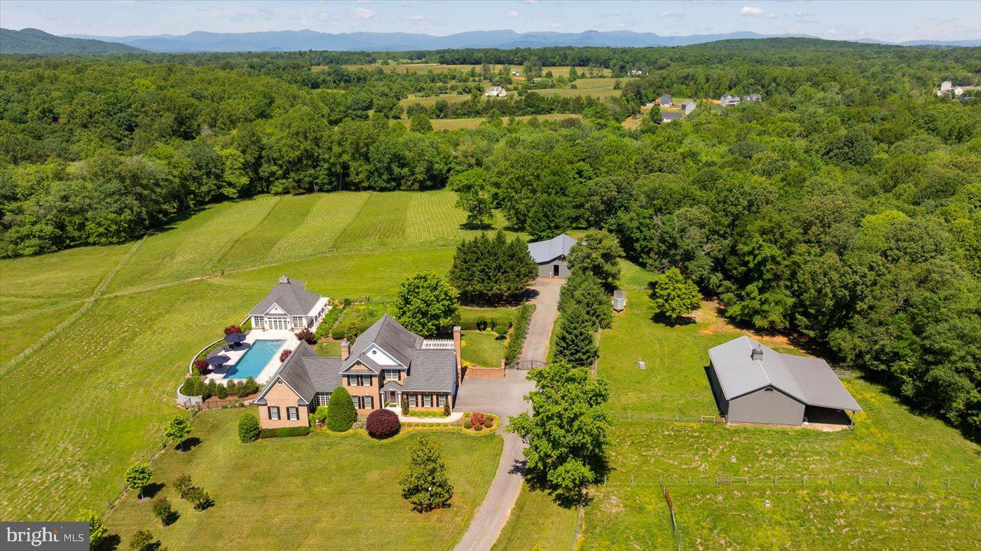 SEVEN SPRINGS FARM - Residential