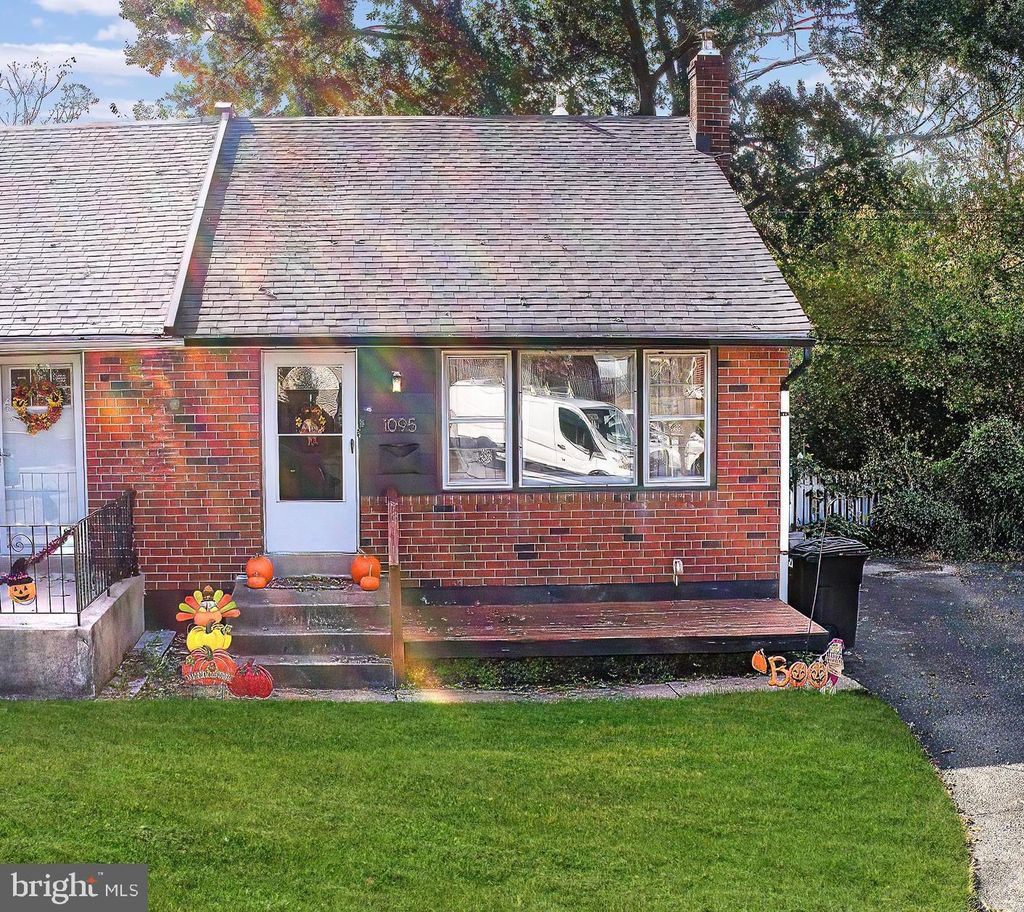 Photo of 1095 West Circle, RIDLEY PARK, PA 19078 (MLS # PADE2102602)