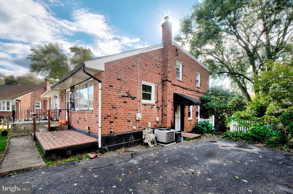Photo of 1095 West Circle, RIDLEY PARK, PA 19078 (MLS # PADE2102602)