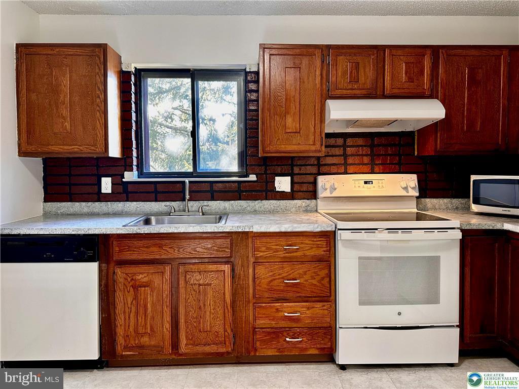 MEADOWYCK - Residential