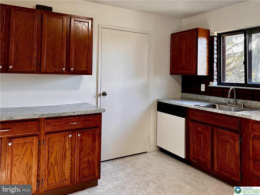 MEADOWYCK - Residential