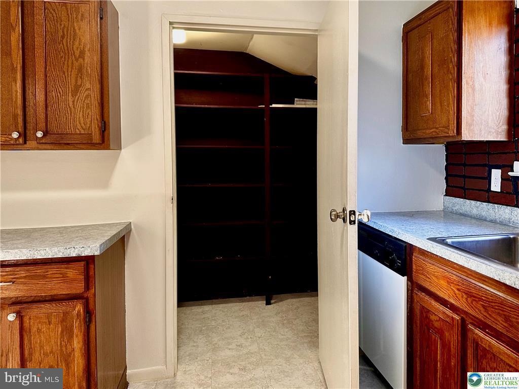 MEADOWYCK - Residential