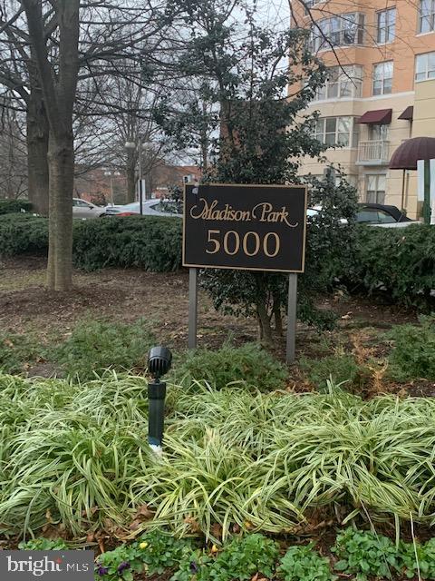 WONDERFULLY UPDATED; CONVENIENT TO LOTS!! CLOSE TO METRO, NIH AND DOWNTOWN BETHESDA. METICULOUSLY MAINTAINED AND SPOTLESS