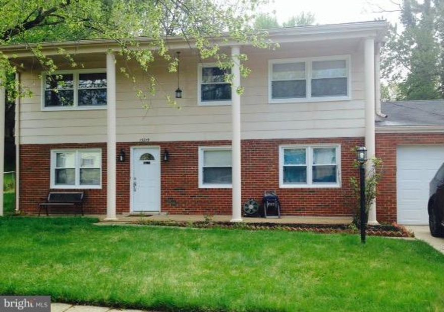 Will consider short term lease(6 months)...4 Bedroom, 3 Full updated Baths. Update modern Kitchen. SS appliances. Granite counter tops. Tile Floor. Hardwoods in LivRoom, DinRoom. NEW WINDOWS. Walk out to Deck from DinRoom. Wonderful Fenced in yard. A great home for the whole family. Wonderful community.