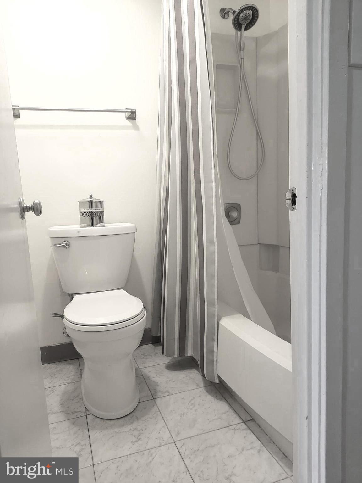 ROTONDA - Residential Lease