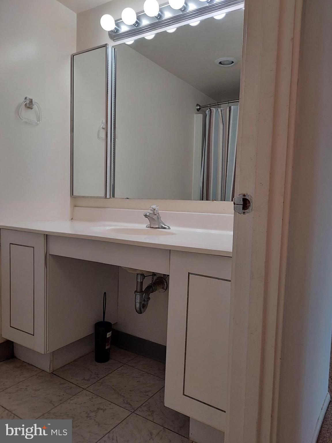 ROTONDA - Residential Lease