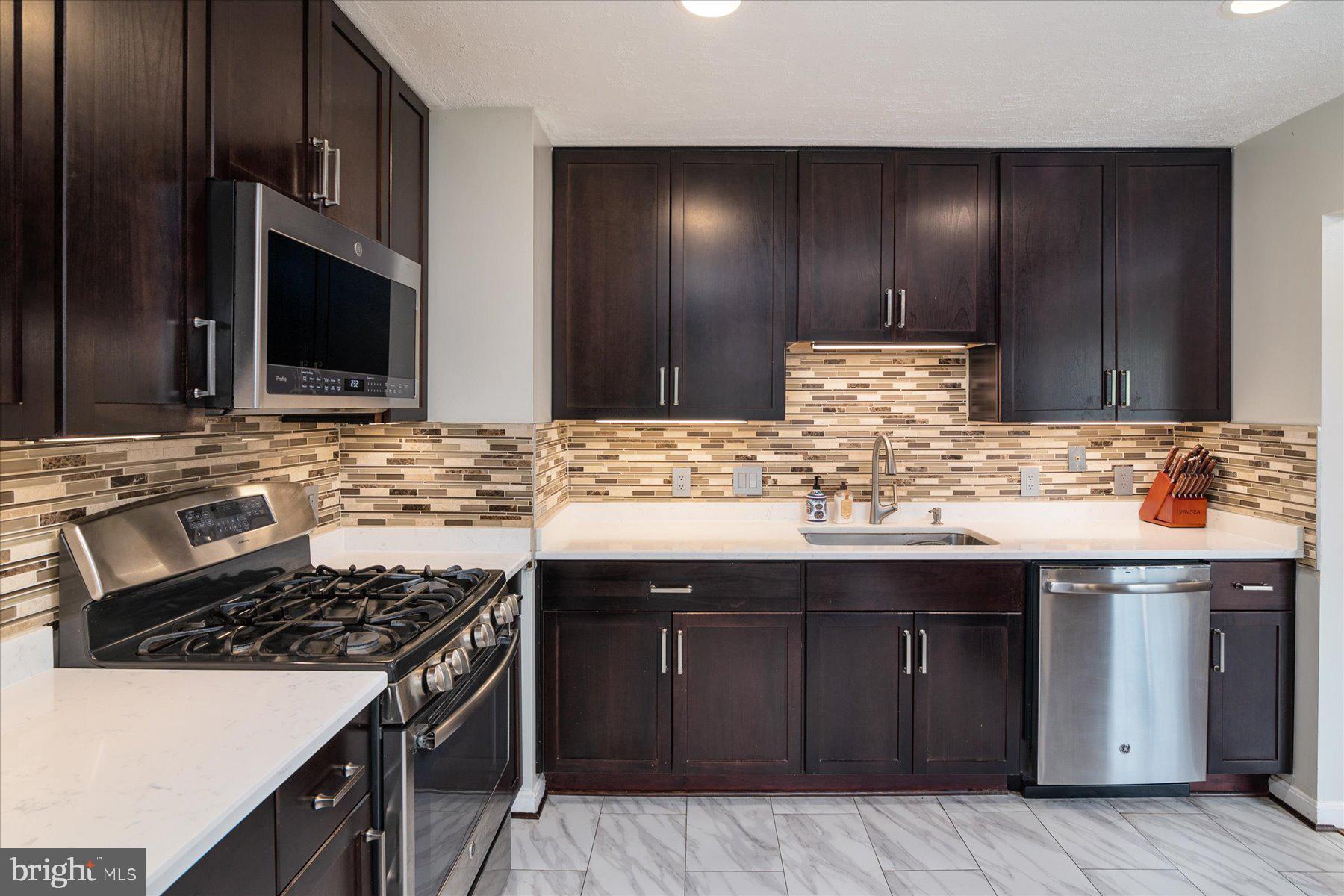 MEADOWRIDGE LANDING - Residential