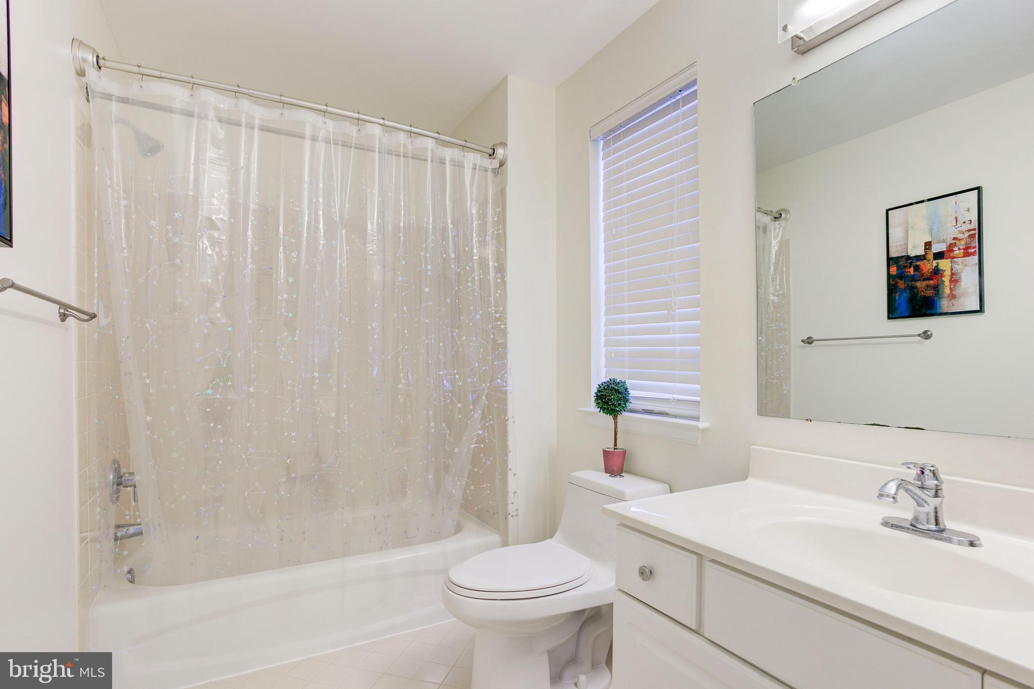 ASHBURN VILLAGE - Residential