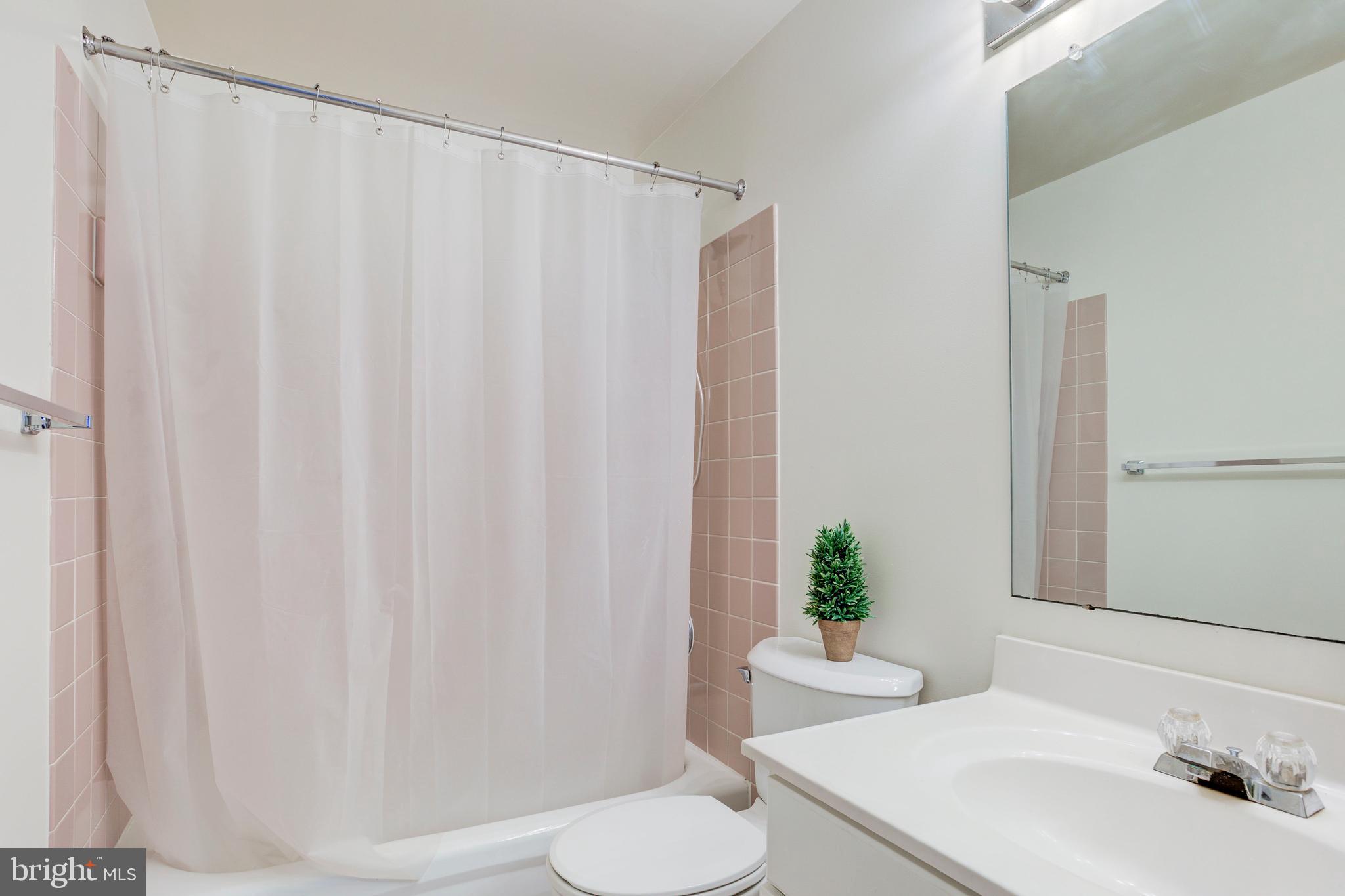 ASHBURN VILLAGE - Residential