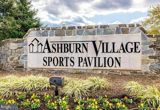 ASHBURN VILLAGE - Residential