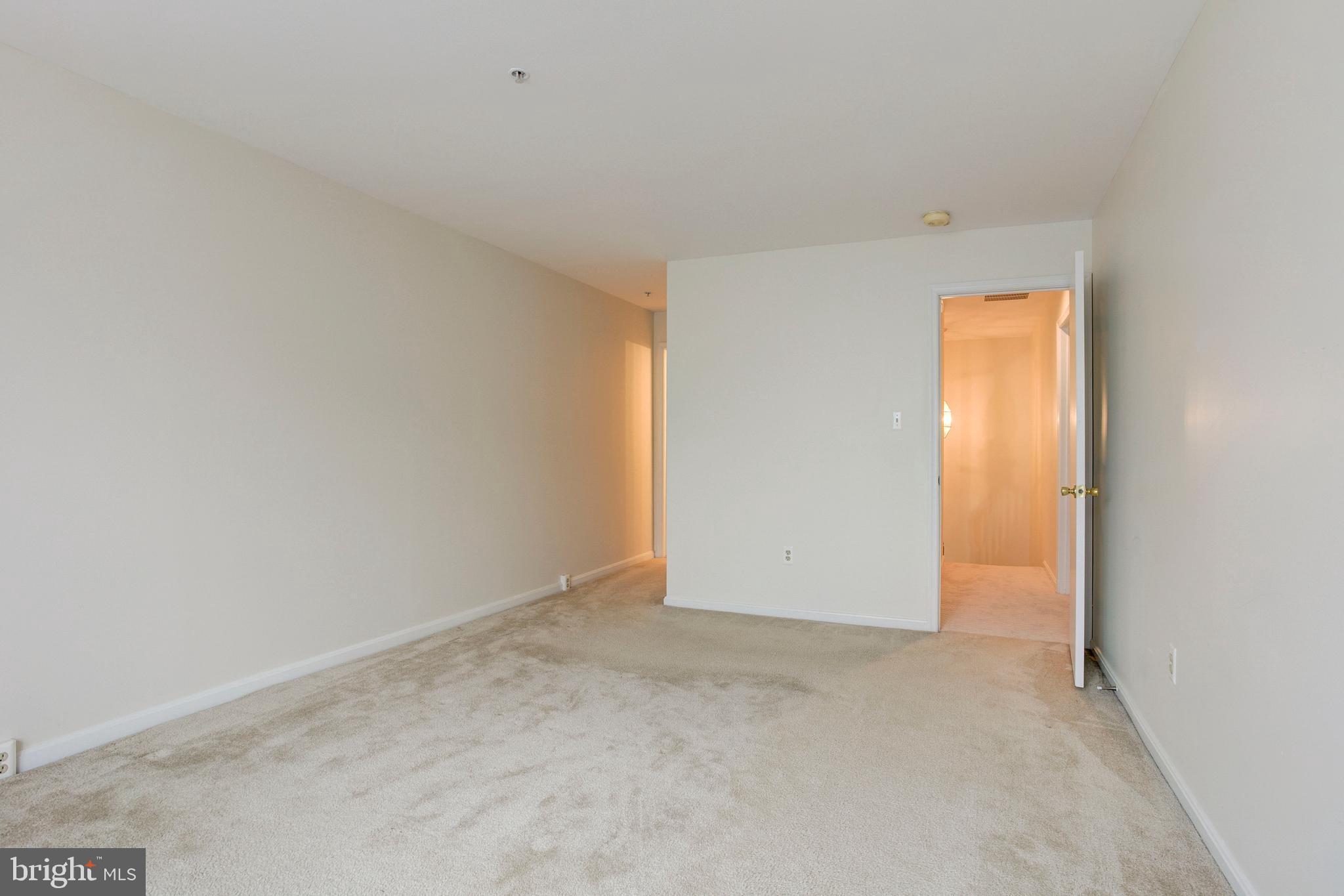 ASHBURN VILLAGE - Residential