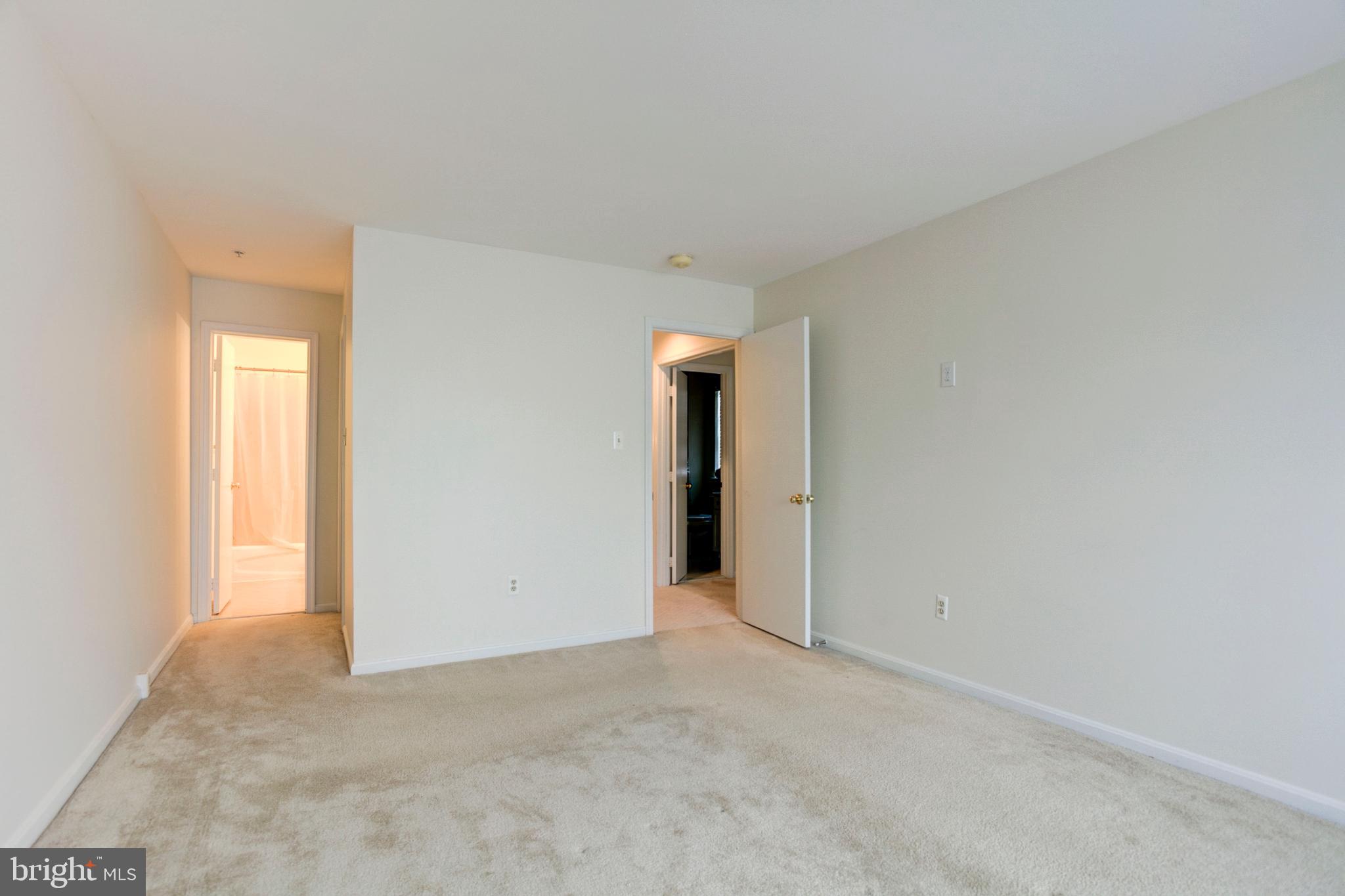 ASHBURN VILLAGE - Residential