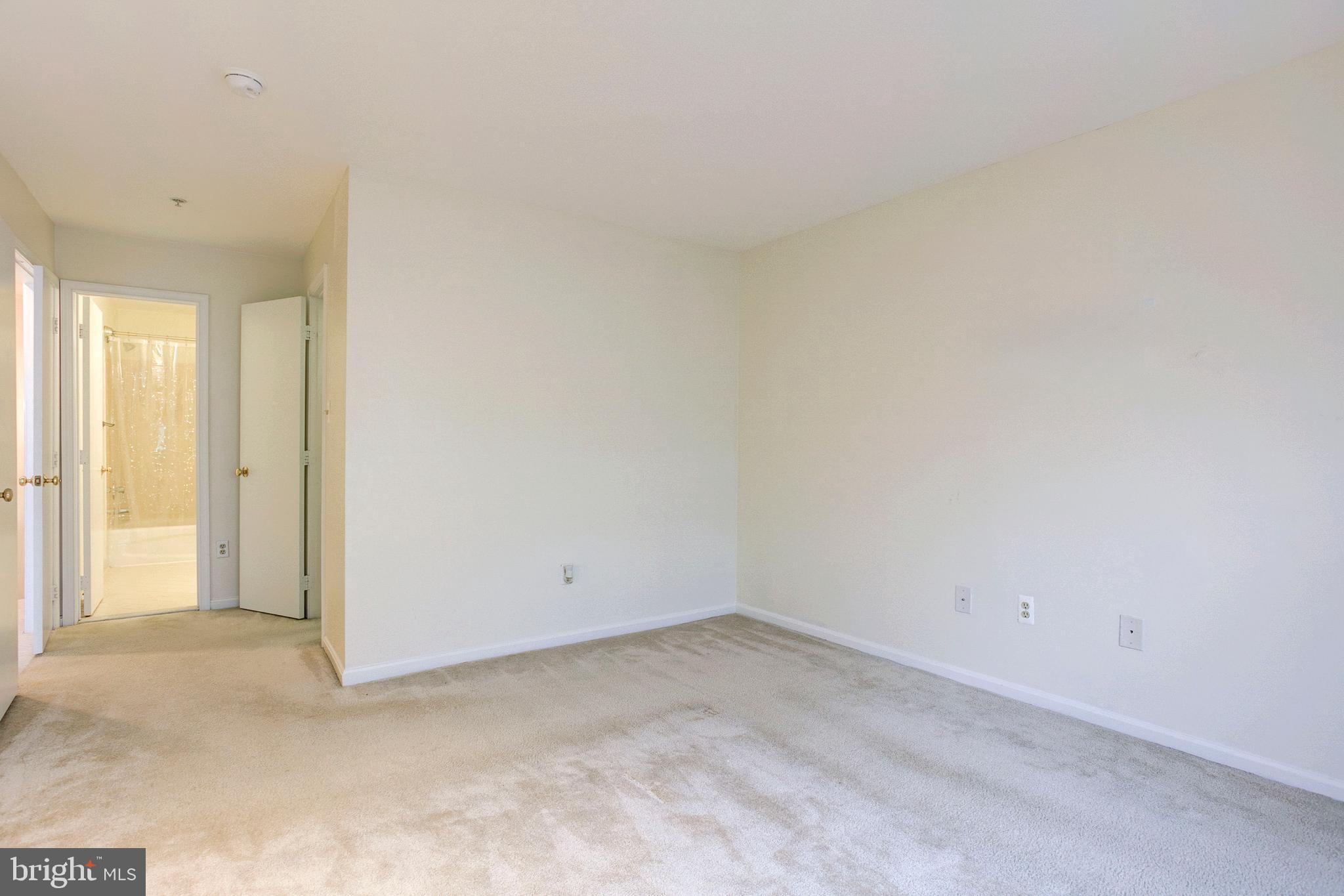 ASHBURN VILLAGE - Residential